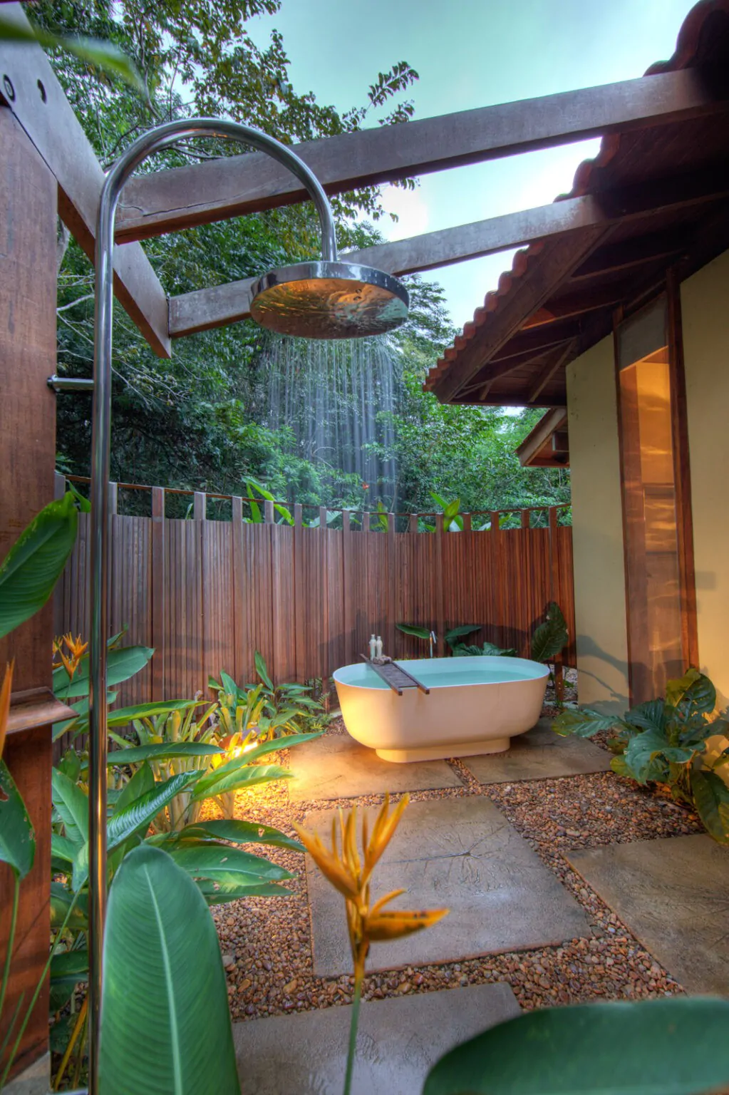 CL-Bathtub-at-private-garden-III-Samuel-Melim-1-1023x1536