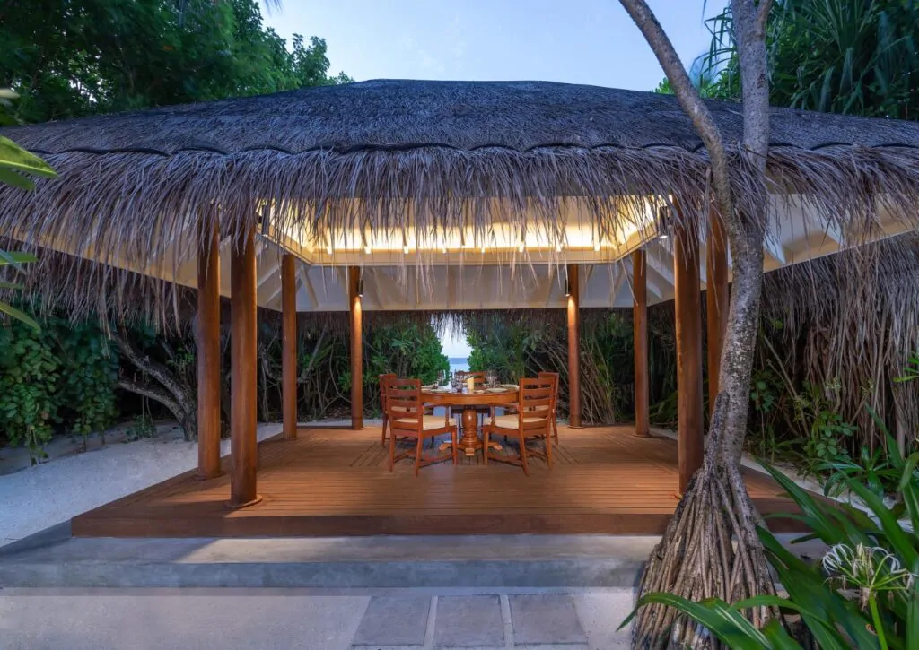 akih_two-bedroom-beach-pool-residence-sala-1024x725